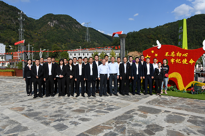市城投公司赴北宽坪红色教育基地开展&ldquo;追梦忆初心&mdash;&mdash;带着党旗去参观&rdquo; 主题教育志愿者服务活动