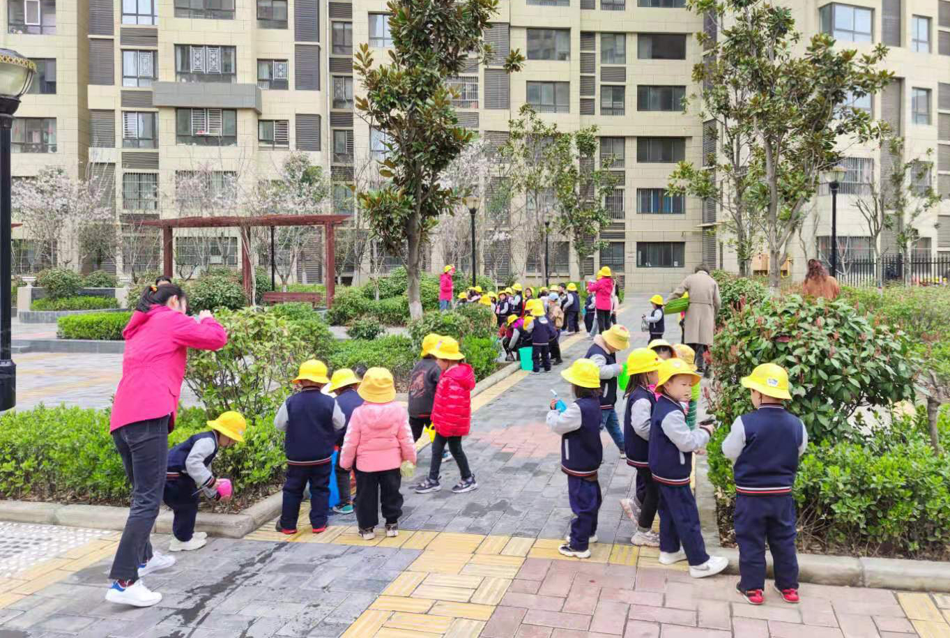 市城投物业公司联合市第五幼儿园开展&ldquo;植树节&rdquo;活动